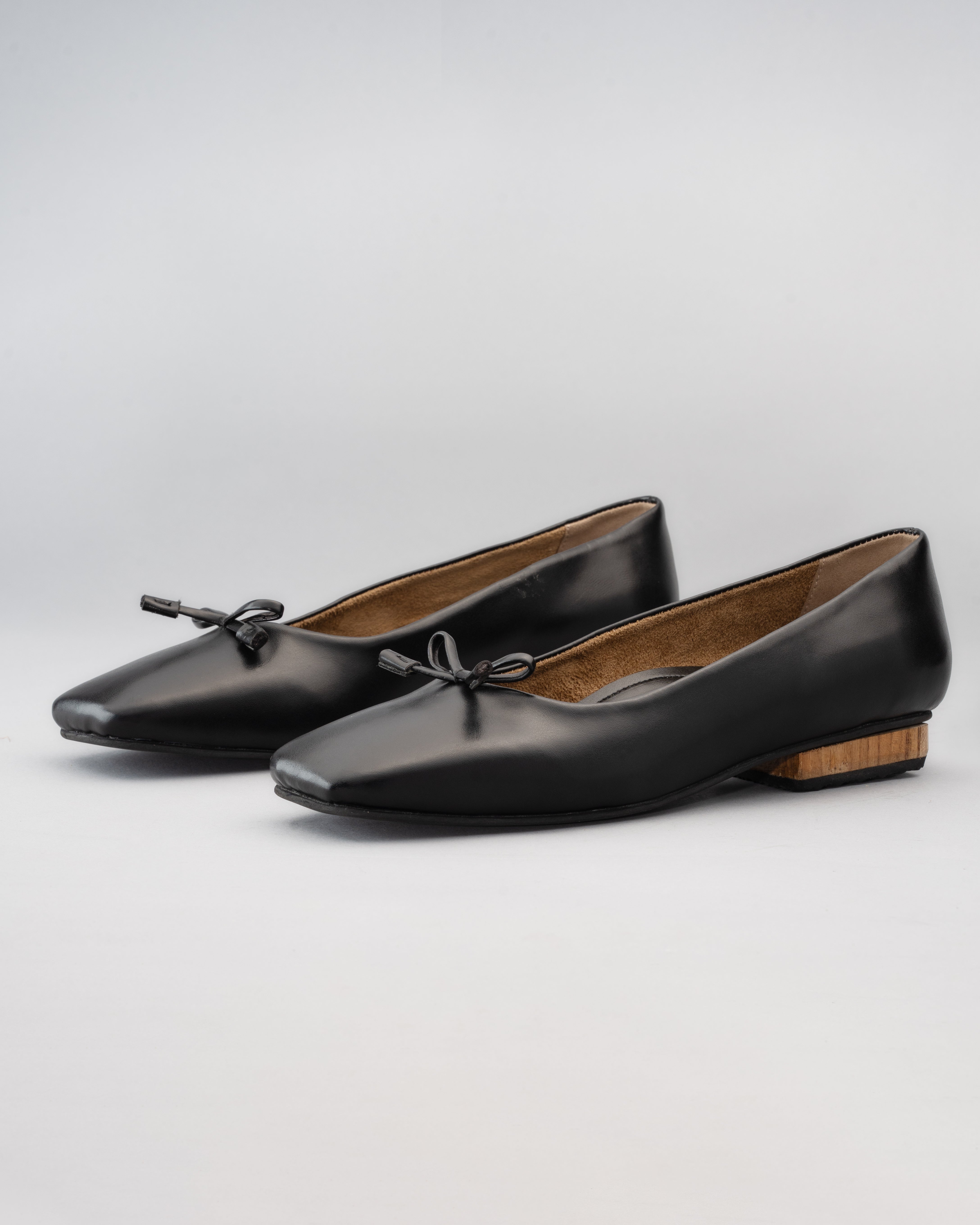 Mid-Night Black Flat Shoe with Teak Heel