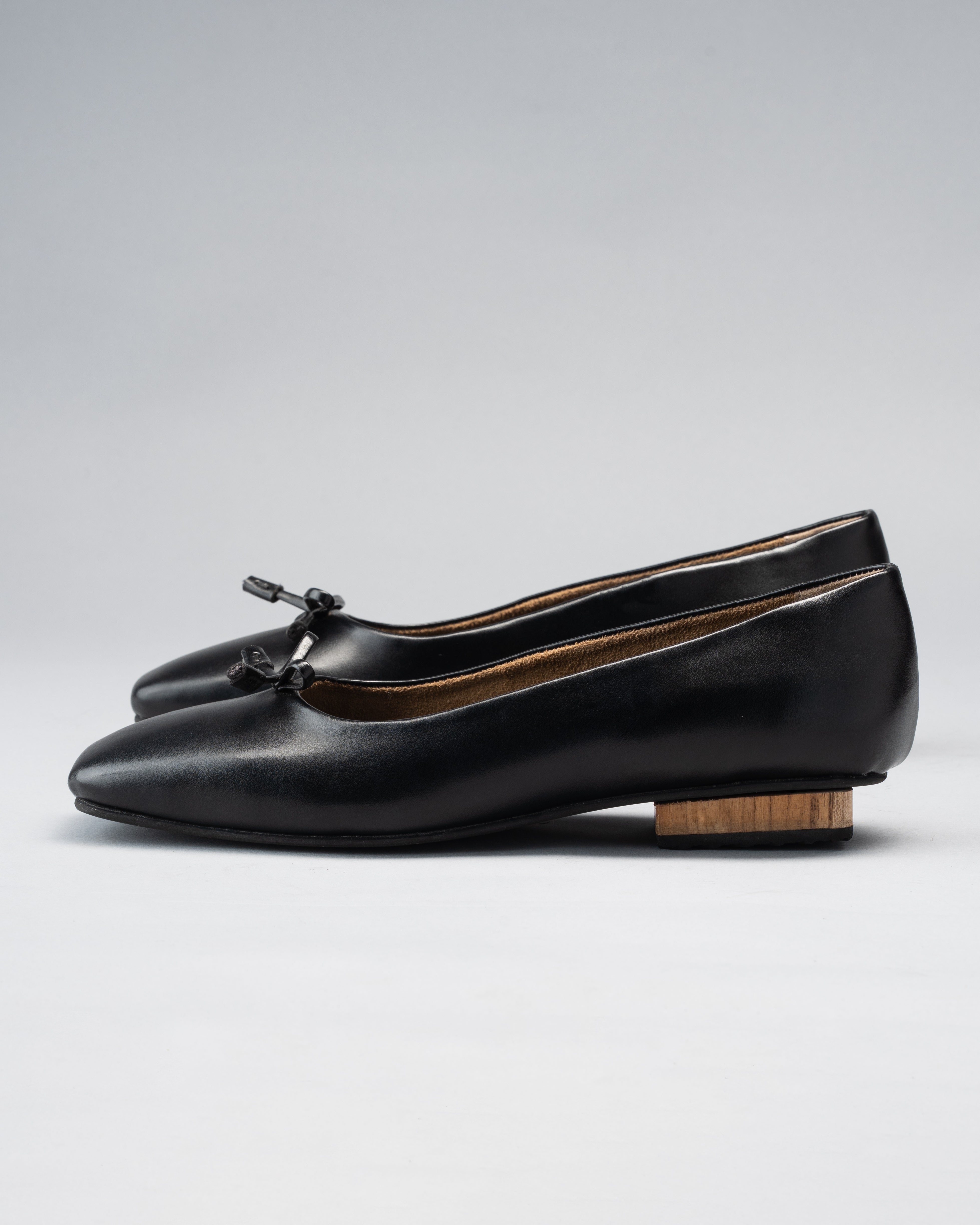 Mid-Night Black Plant Leather with Teak Wood Box Heel