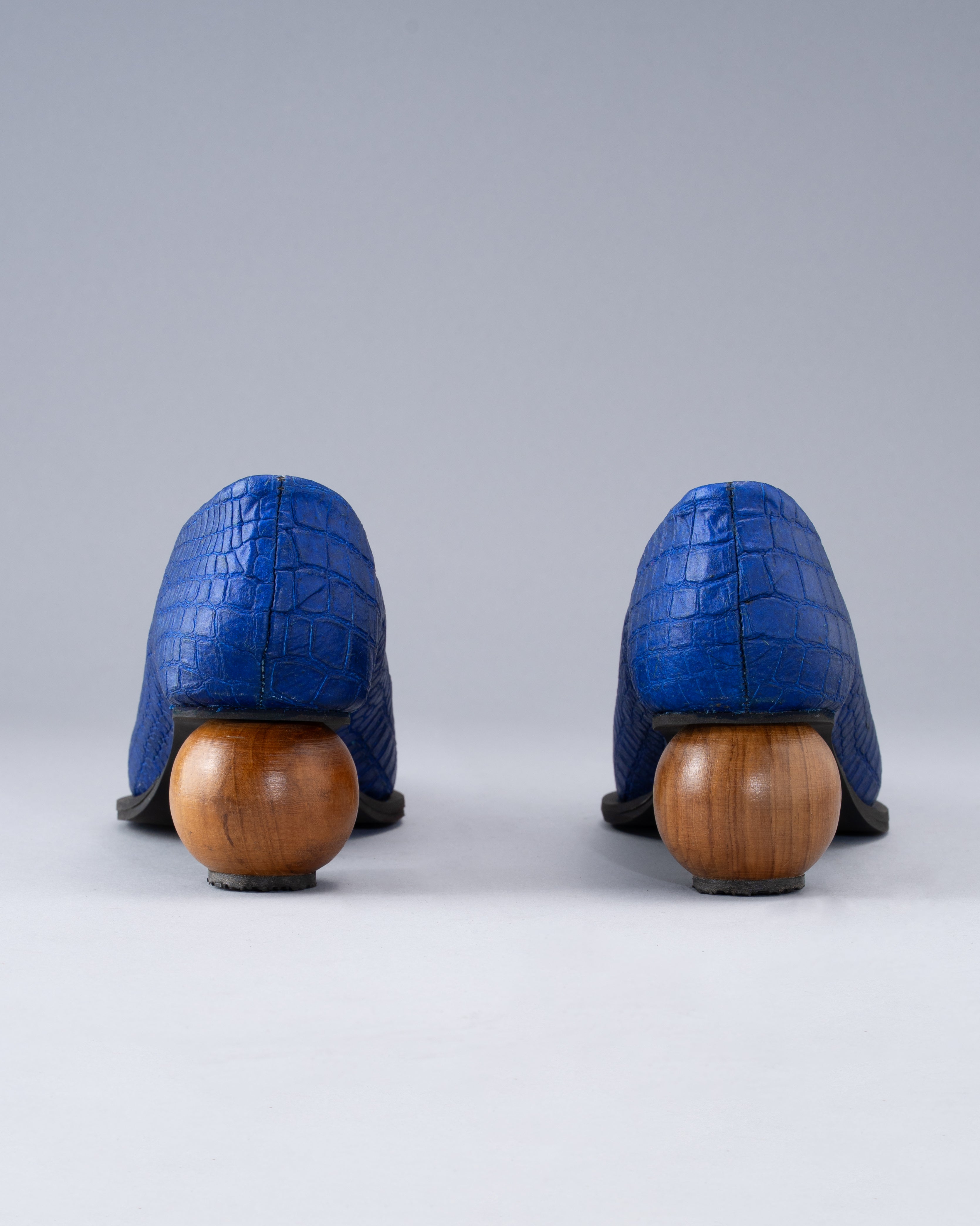 Electric Blue Banana Plant Leather Pump with Spherical Wooden Heel