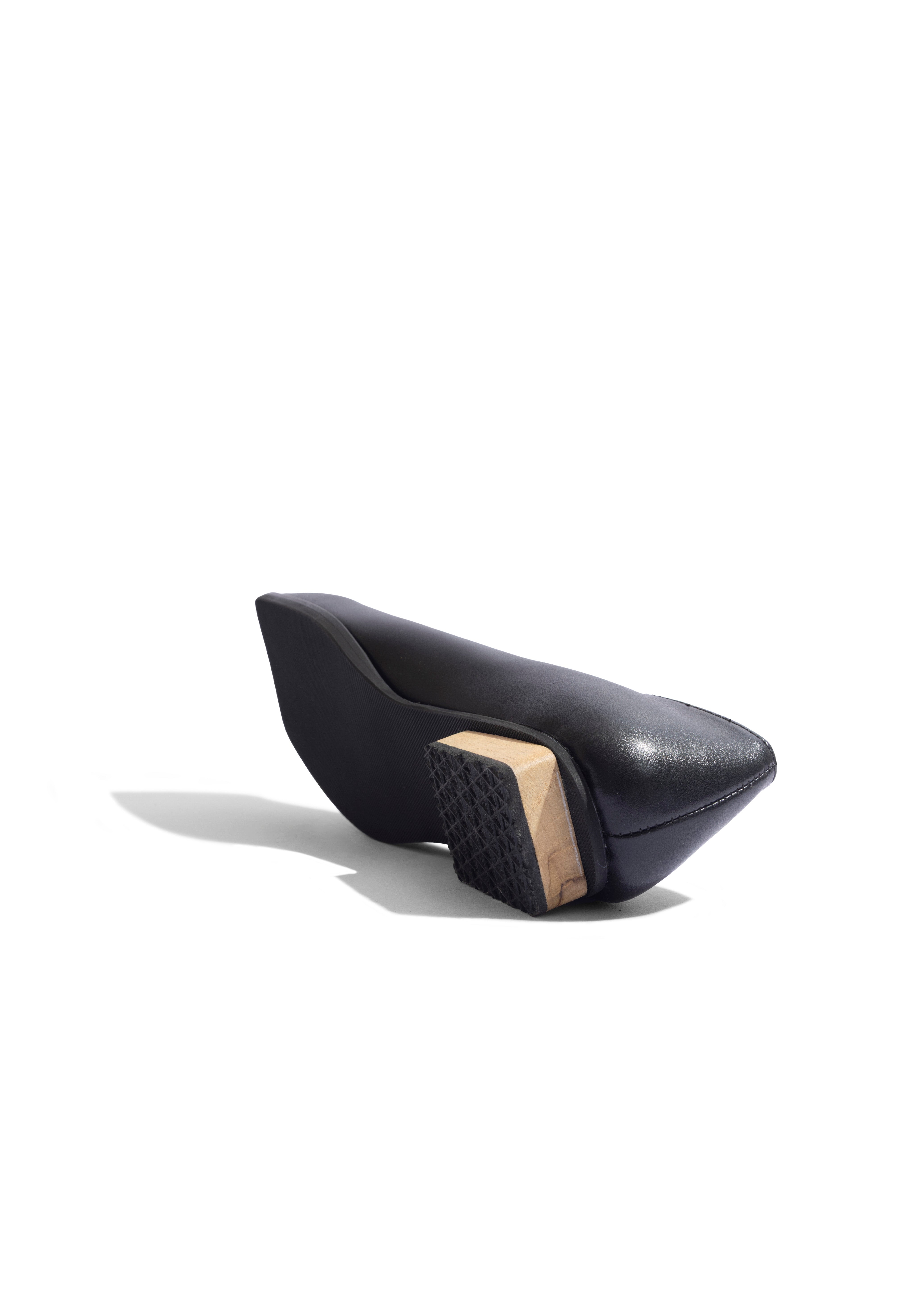 Slant-toe Donna Black