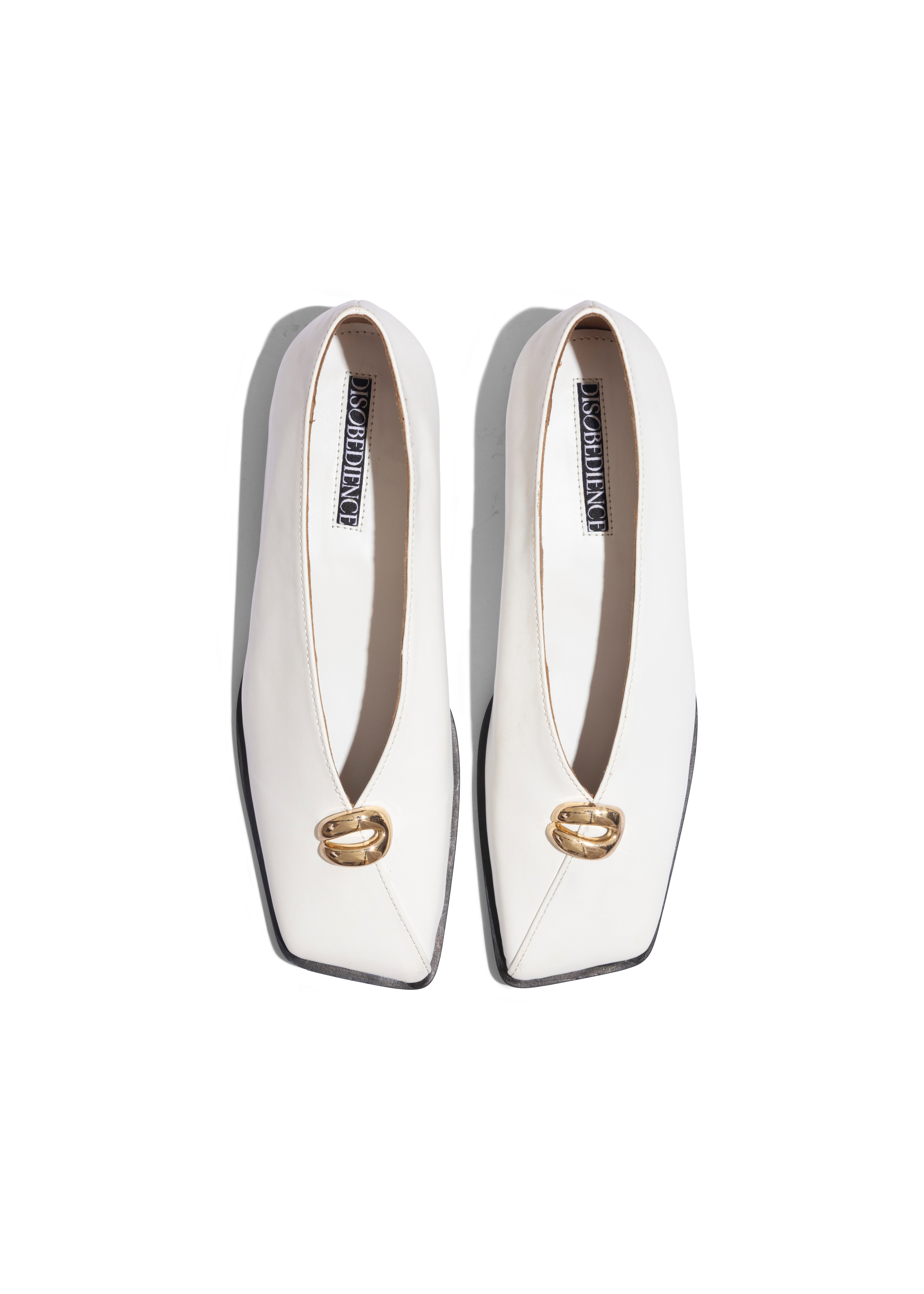 Slant-toe Donna White