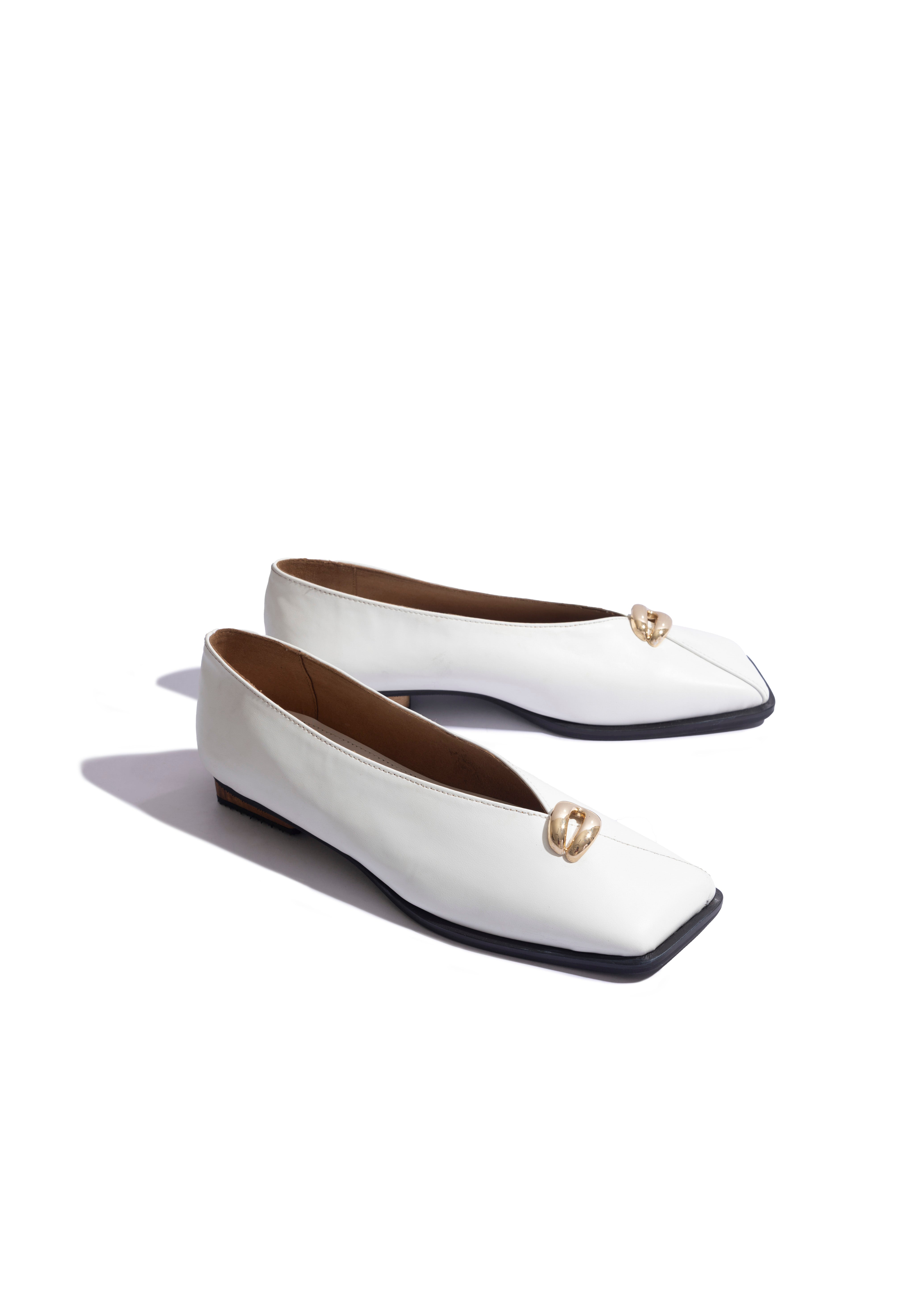 Slant-toe Donna White
