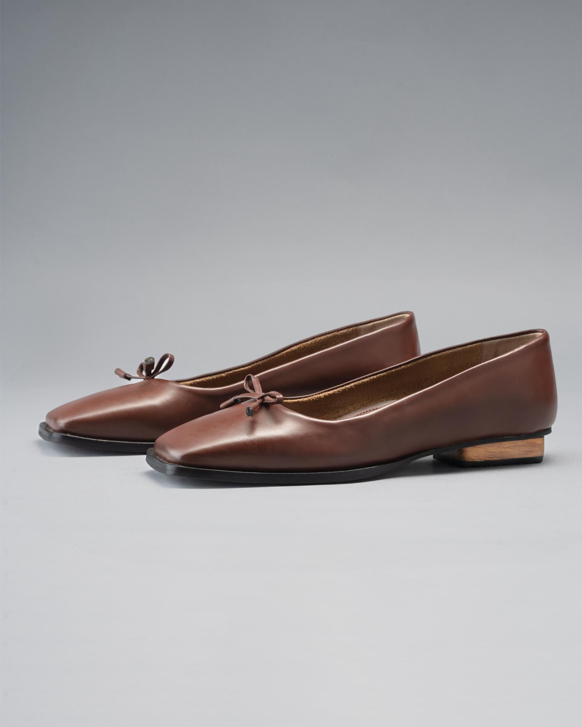 Cinnamon Vegan Leather with Teak Wood Heel