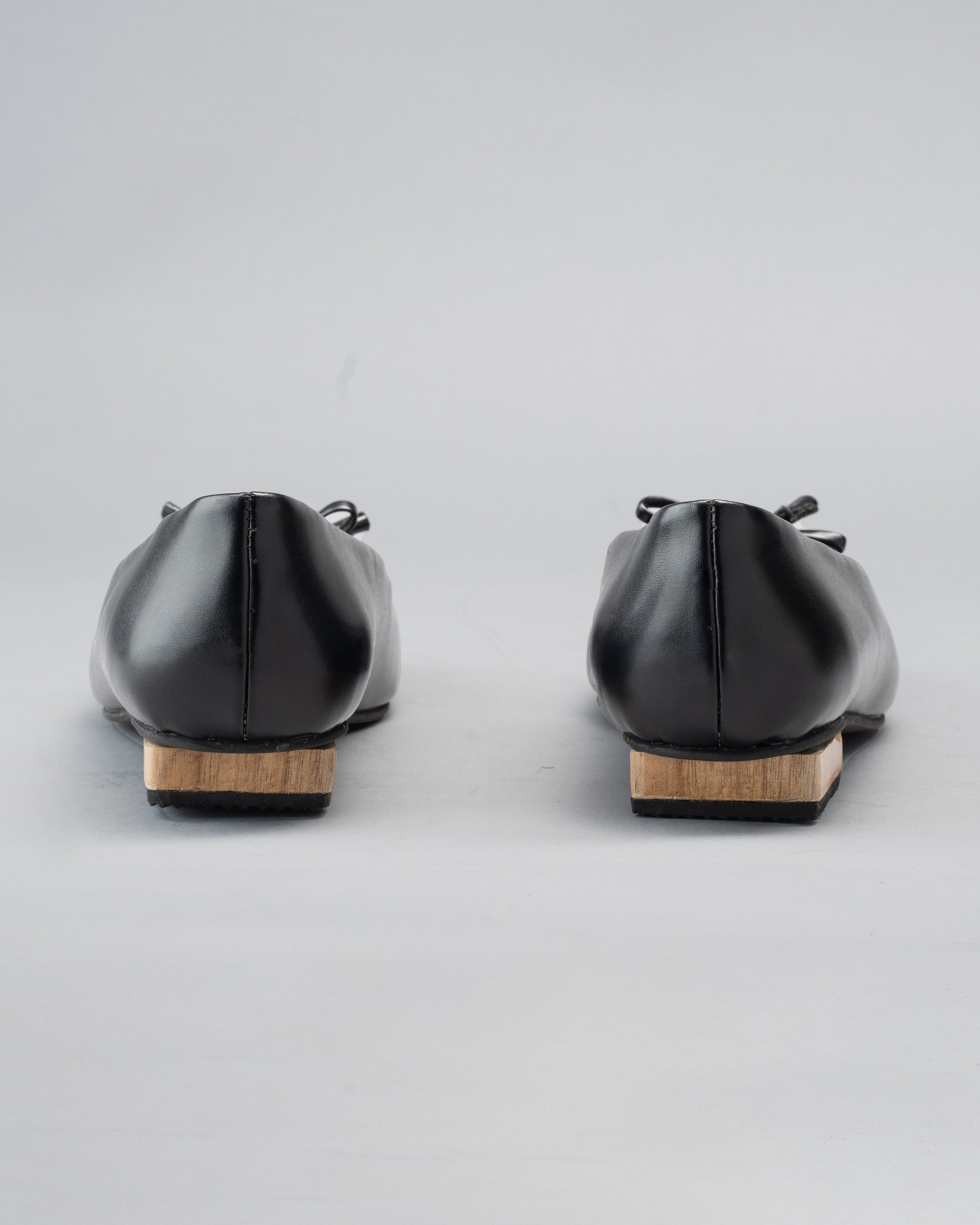 Mid-Night Black Plant Leather with Teak Wood Box Heel