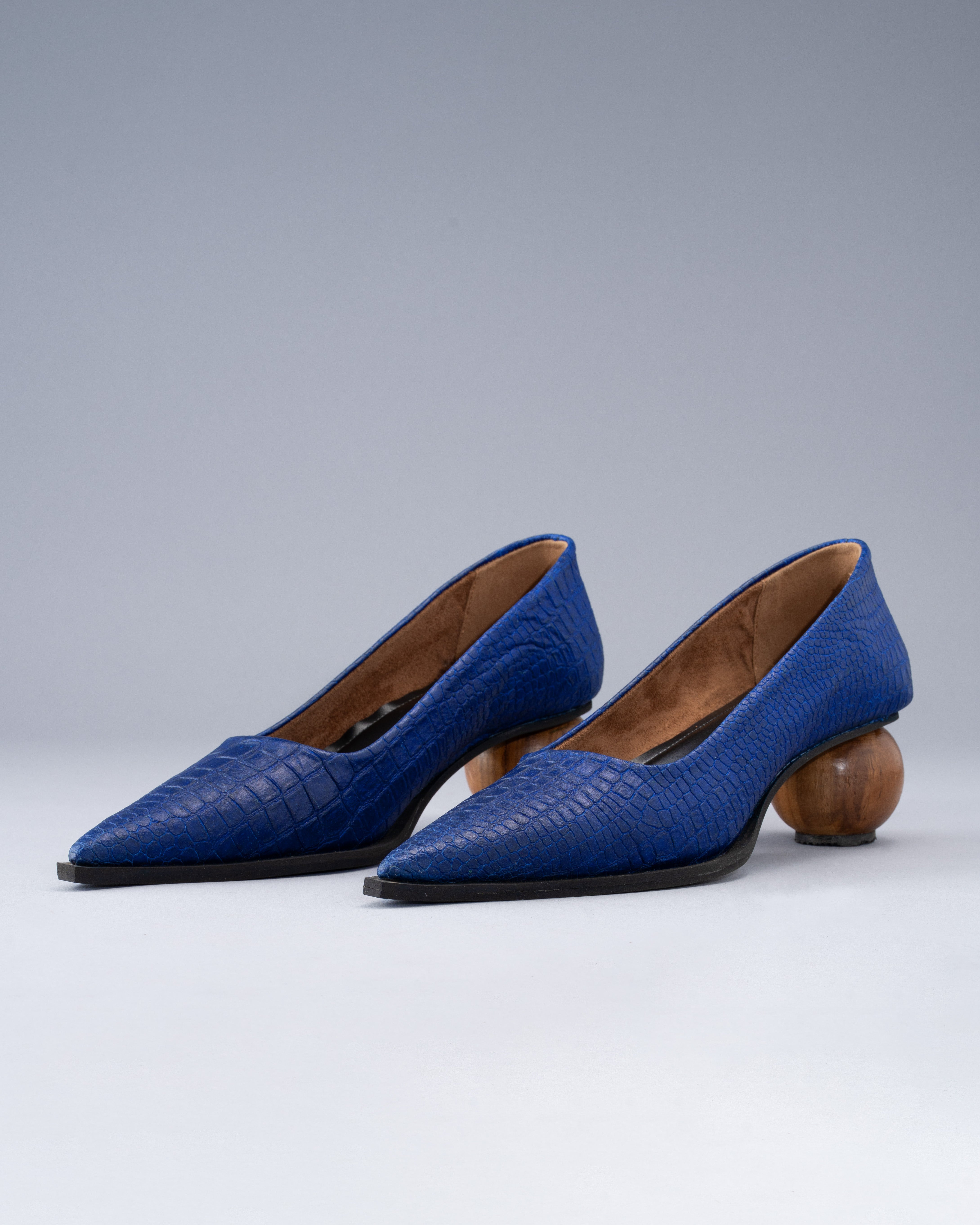 Electric Blue Banana Plant Leather Pump with Spherical Wooden Heel