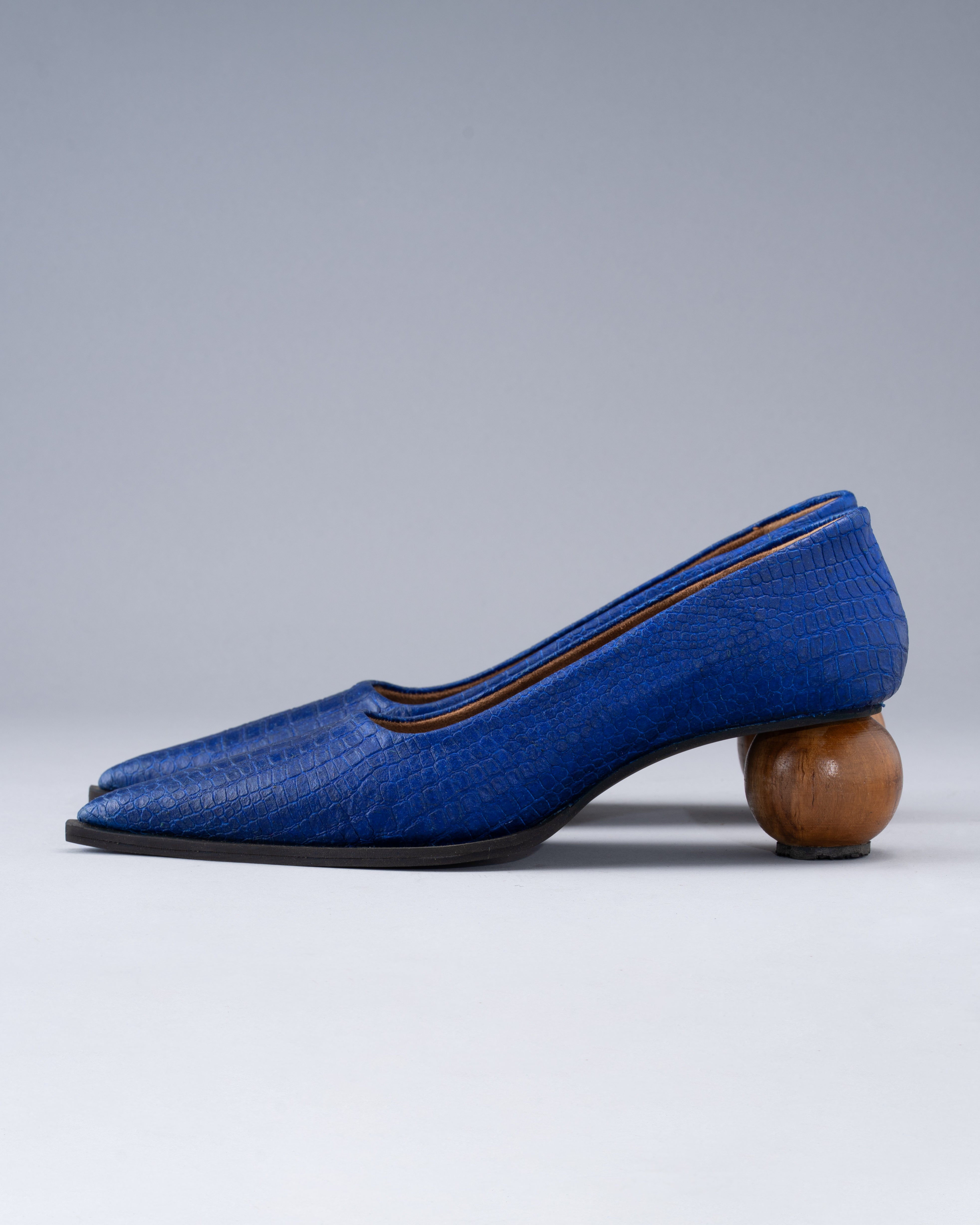 Electric Blue Banana Plant Leather Pump with Spherical Wooden Heel