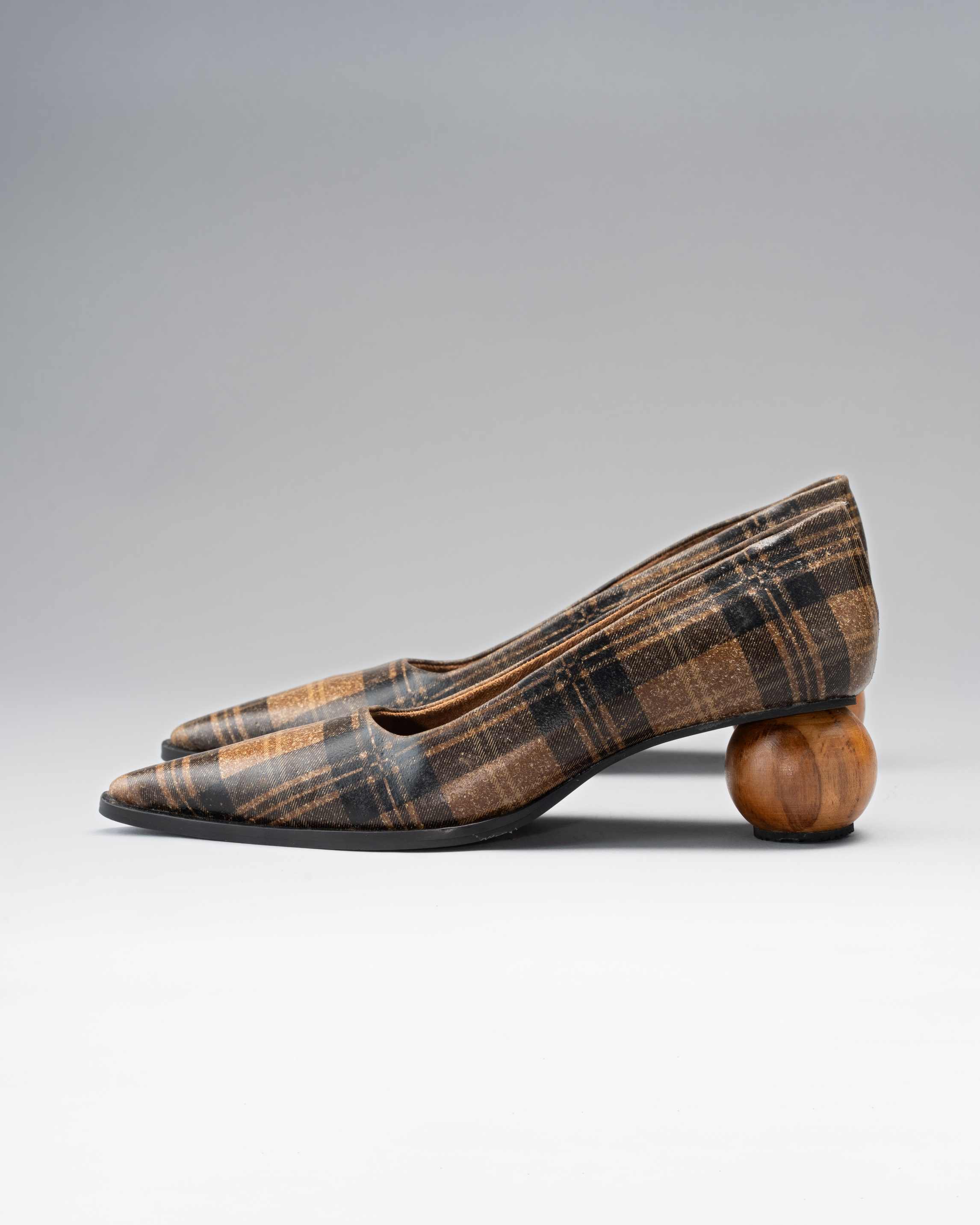 Plaid Pumps in Spherical Wooden Heel