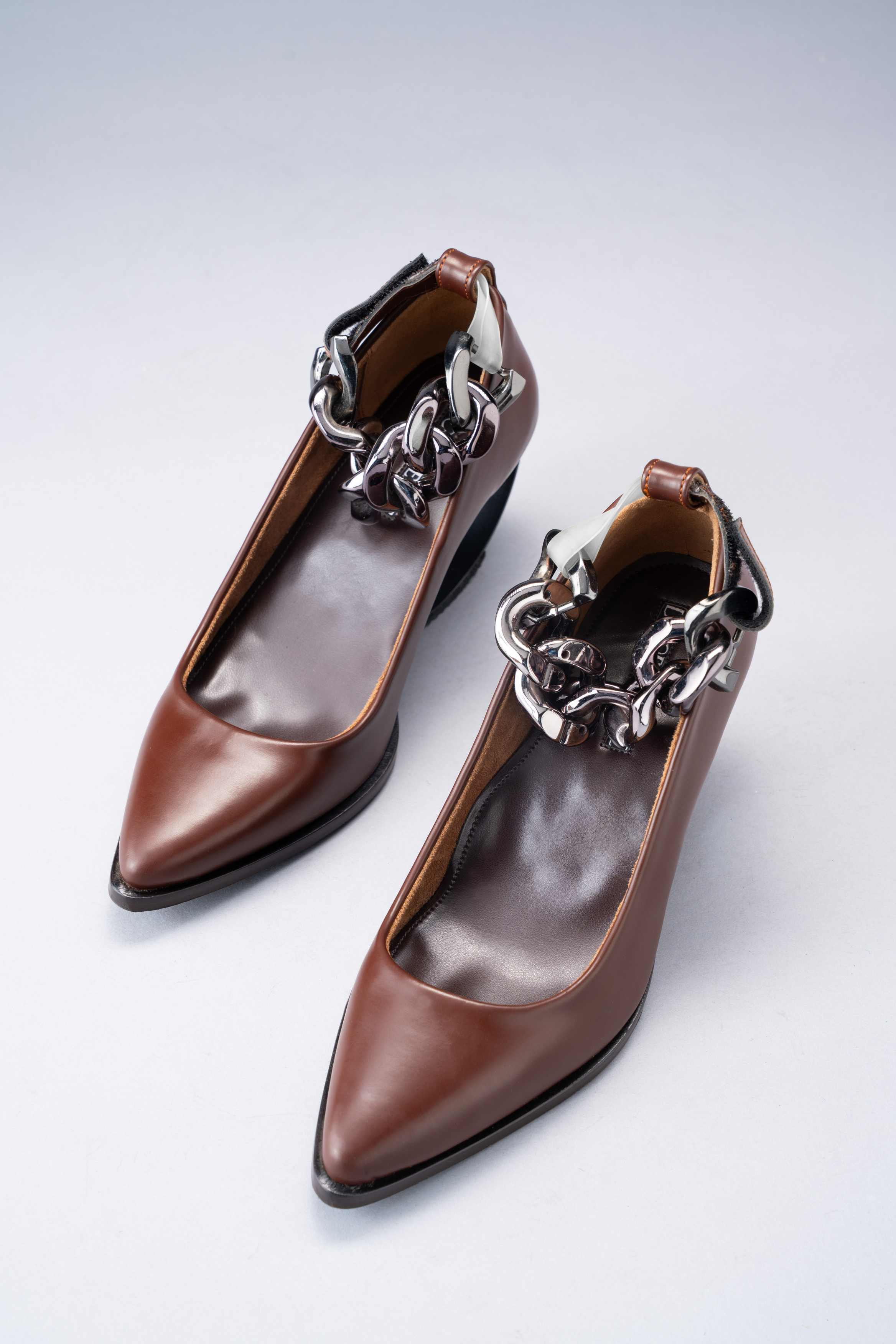 Anchor Pump in Stainless Steel Heel and Ankle Chain